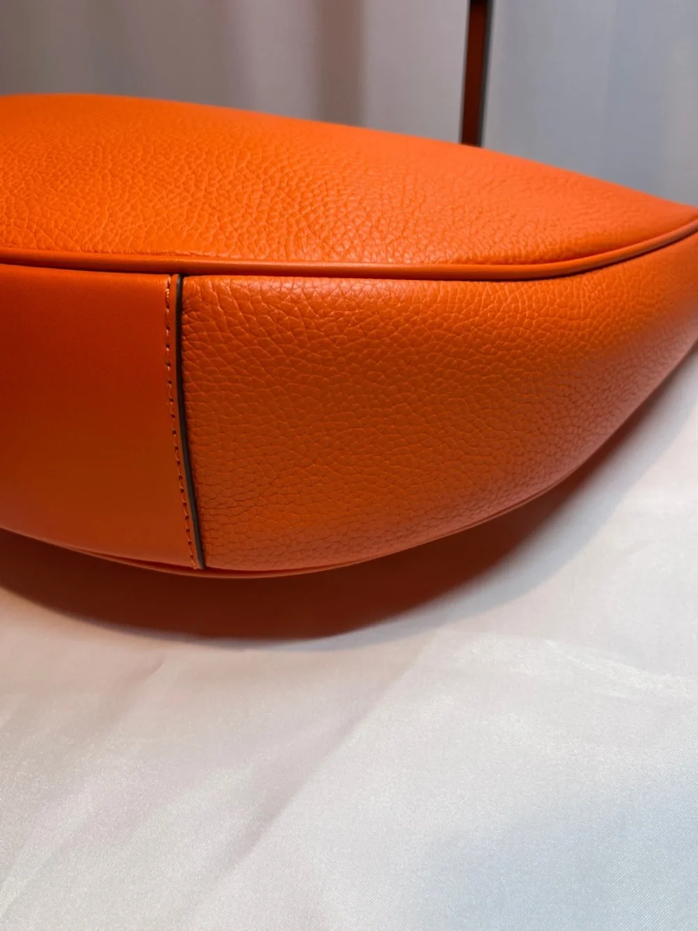 Michael Kors Dover Large Leather Shoulder Bag - Picture 9 of 14